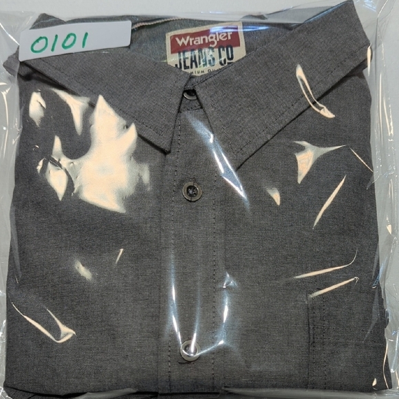 Wrangler Men's Charcoal Button-Down Shirt - Picture 12 of 12